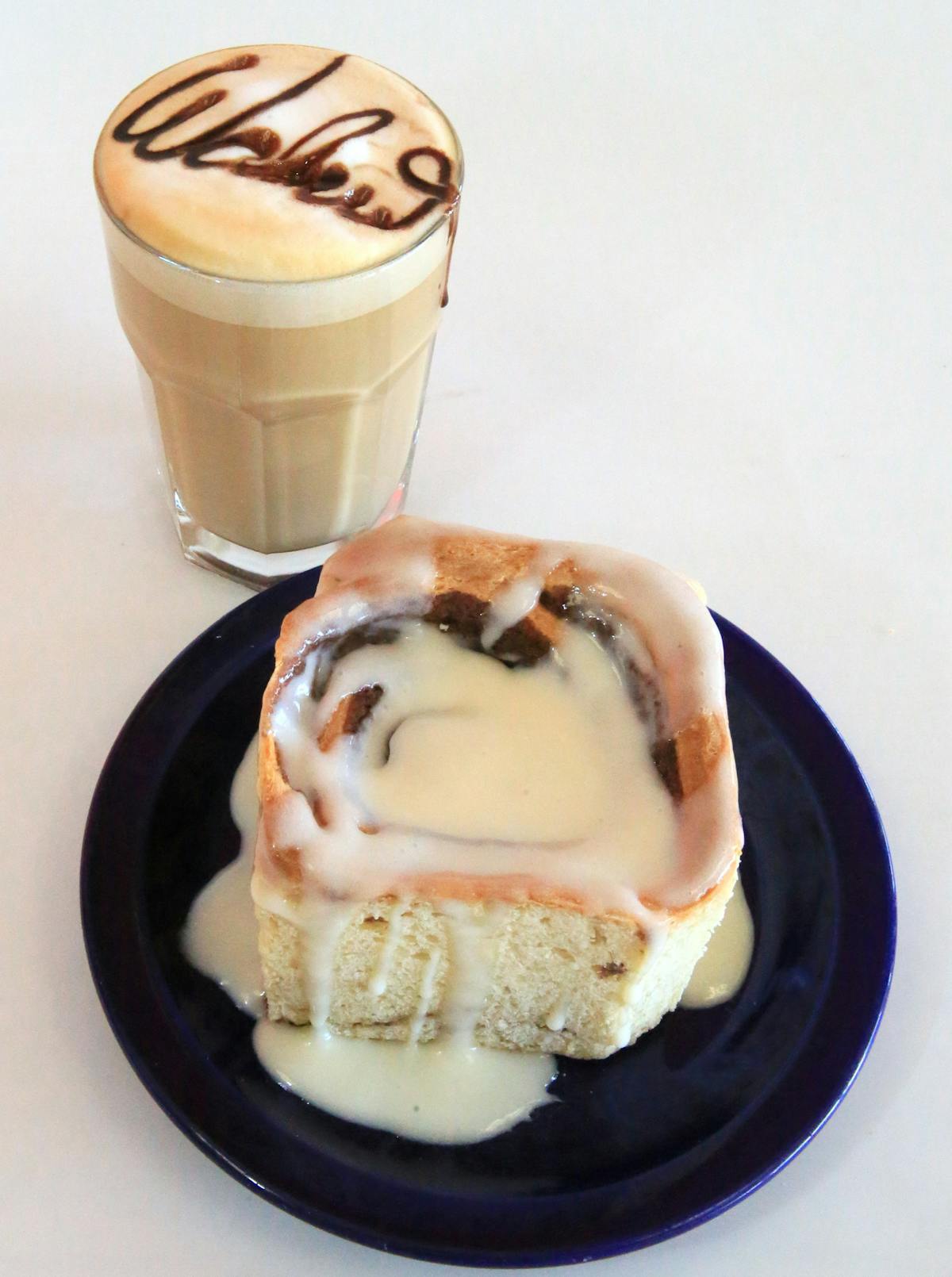 Boulder latte and cinnamon roll